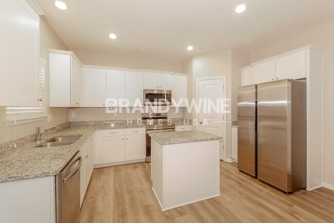 Building Photo - Apply Now! 4BED 3BATH