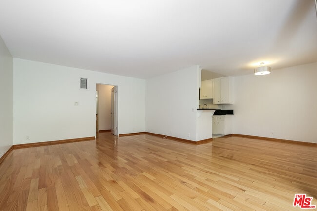 Building Photo - 1608 S Bentley Ave