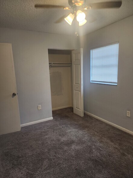 Building Photo - 2118 Navel Cir S