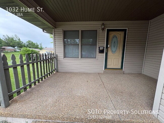 Building Photo - 1032 Hume St