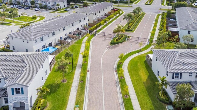 Building Photo - 2652 SE 13th St