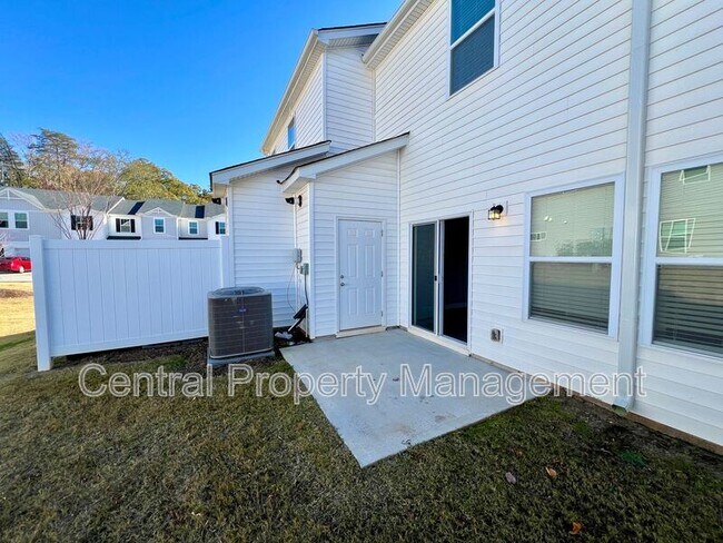 Building Photo - 613 Reese Ln