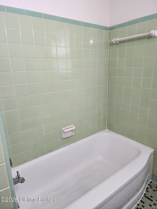 Building Photo - 1039 Parkway Dr