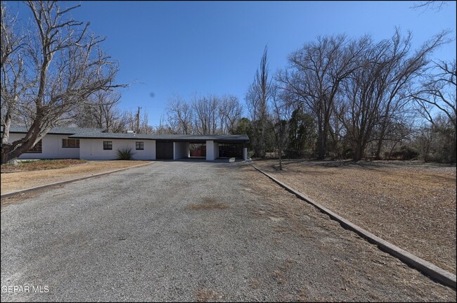 Building Photo - 5140 Camino De La Vista Dr