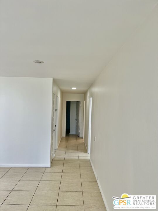 Building Photo - 2559 Whitewater Club Dr