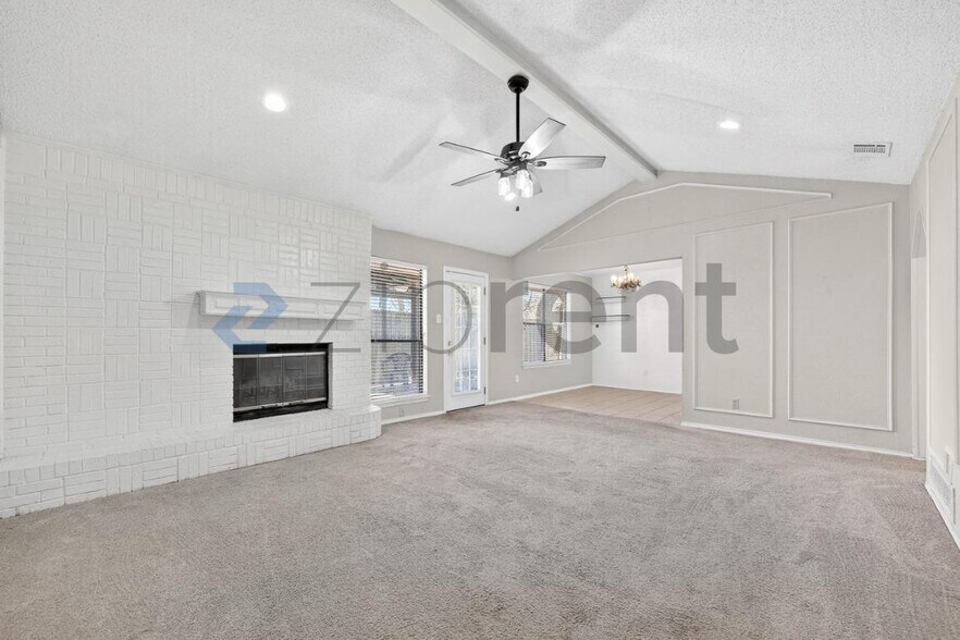 Building Photo - 6100 Paradise Dr