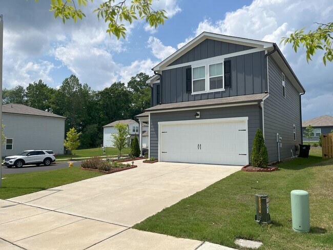 Building Photo - Beautiful corner home in Wendell- 3 Bedroom 2.5 bath - wonderful amenities!
