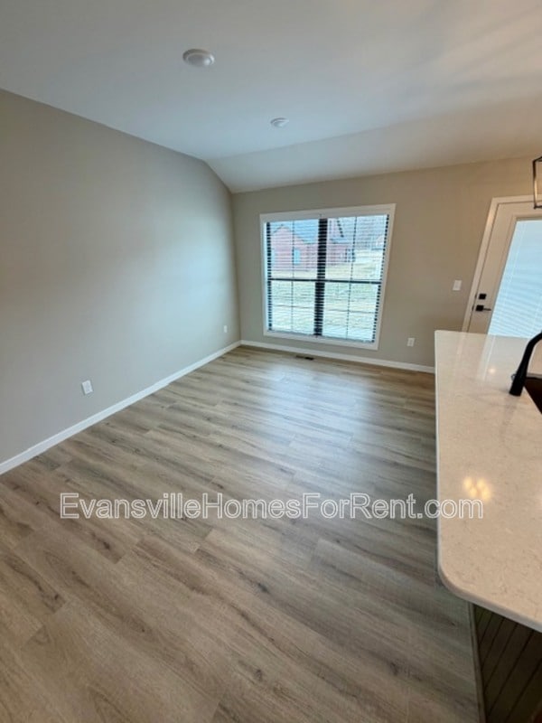 Building Photo - 3599 Sand Dr