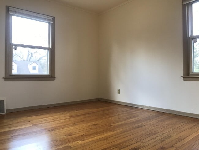 Building Photo - 1305 Temkin Ave