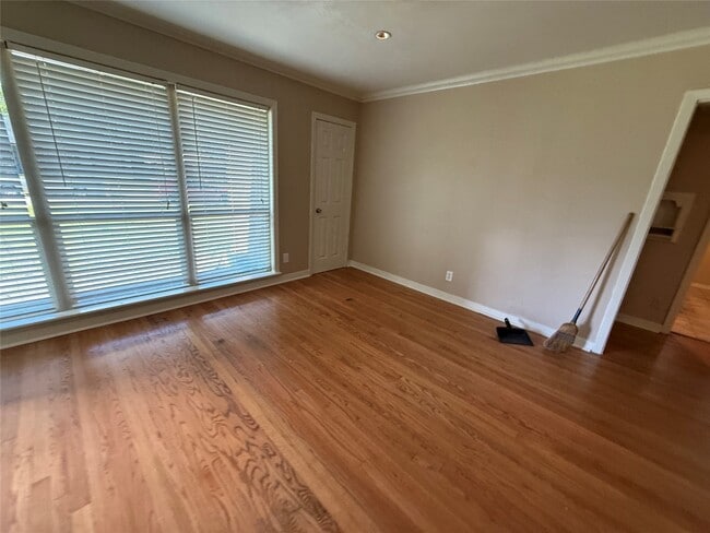 Building Photo - 6302 Thrush Dr