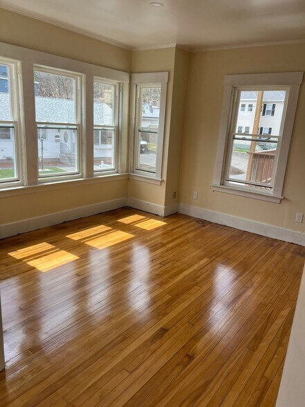 Building Photo - 205 Rollstone St
