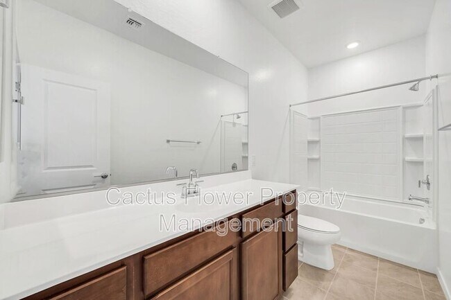 Building Photo - 9850 E Tamery Ave