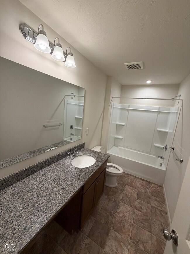 Building Photo - 15545 Westmoor Ave