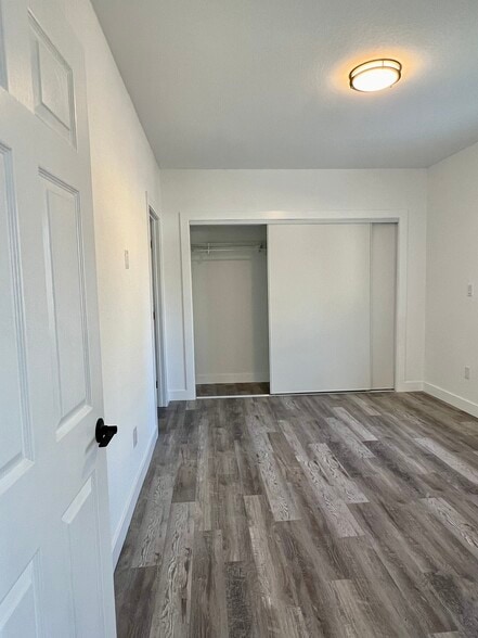 Building Photo - 17205 Saticoy St