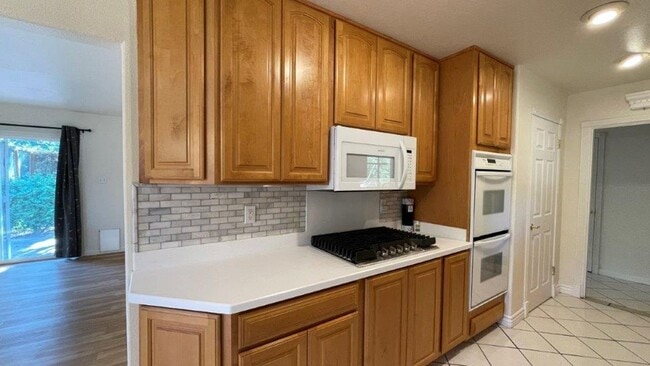 Building Photo - Concord Beautiful 4 bedroom 2 bathroom home in nice neighborhood with large yard!