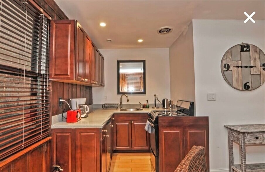 Building Photo - 49 Charles St