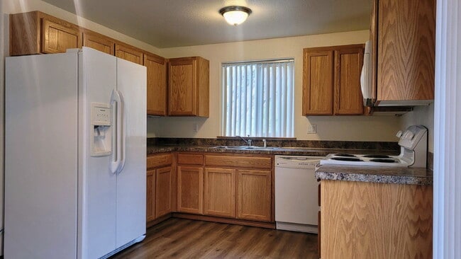 Building Photo - 499 Maylea Pl