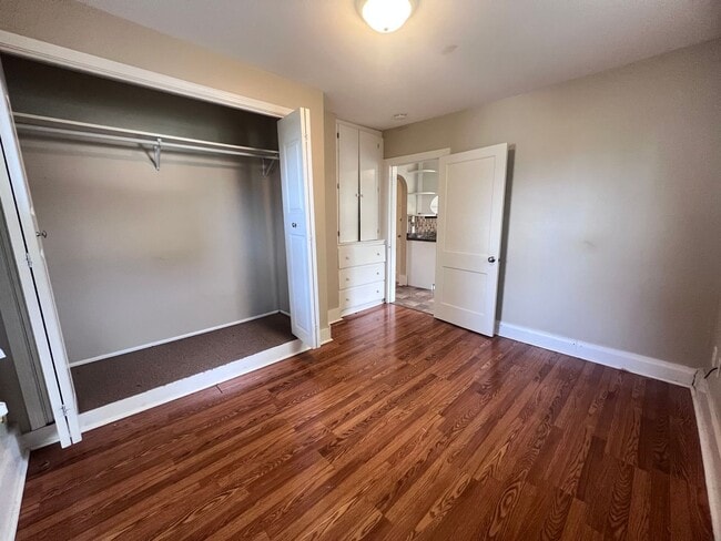 Building Photo - Two Bedroom Duplex - Located just Outside ...
