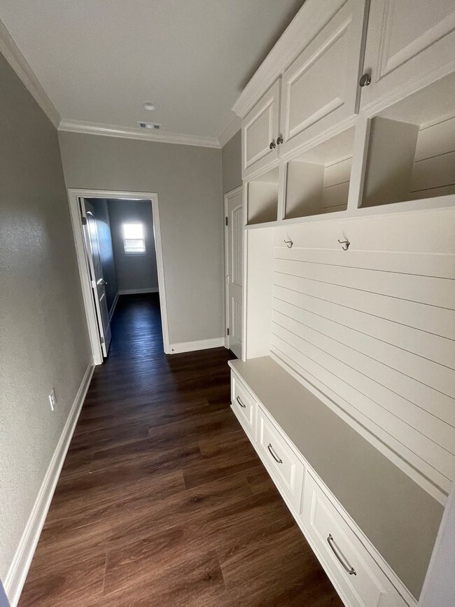 Building Photo - Beautifully Maintained New Build in Midway...