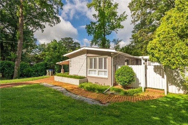 Building Photo - 3860 Carlton Dr