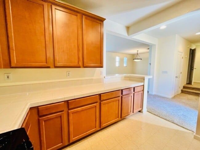 Building Photo - Gorgeous 3BD/2.5BA Tri-Level Townhouse- Ga...