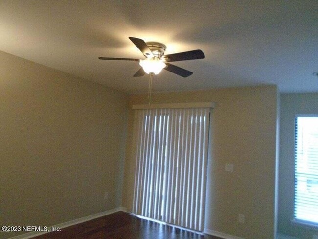 Building Photo - Great condo