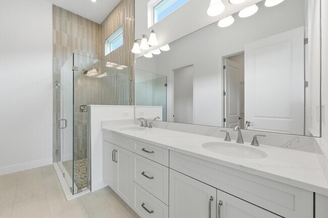 Building Photo - 140 SE Via Tirso