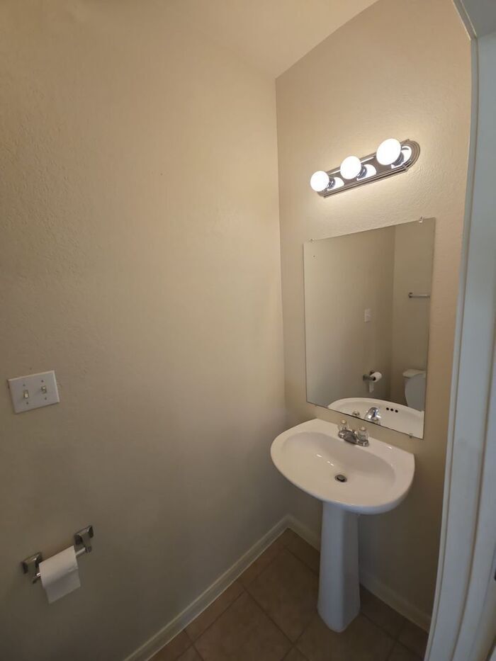 Building Photo - 1125 Map St