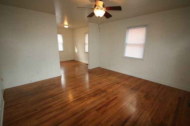 Building Photo - Perfect Floorplan! Walltown Duplex with All Appliances and Fenced Yd