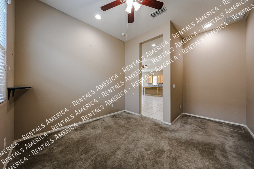Building Photo - 10160 W Robin Ln