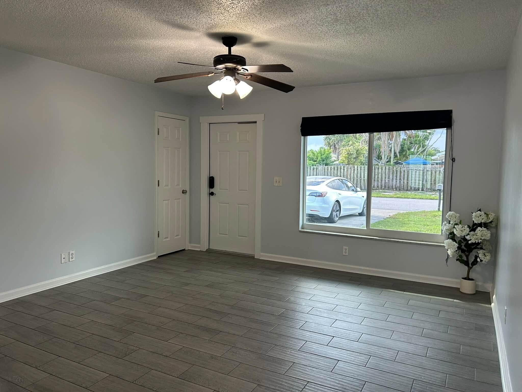 Fresh, open living space with giant front window - 7669 SE James St