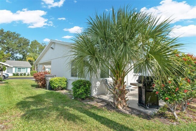 Building Photo - 5996 Hibiscus Dr