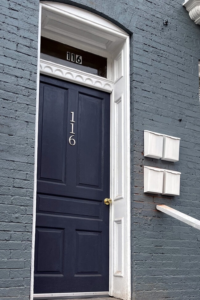 Building Photo - 116 N Queen St