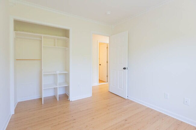 Building Photo - Lovely Townhome in Stone River