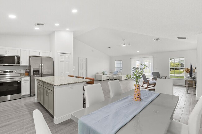 Building Photo - 5797 NW Coosa Dr