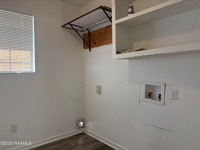 Building Photo - 205 Brookwood Cir