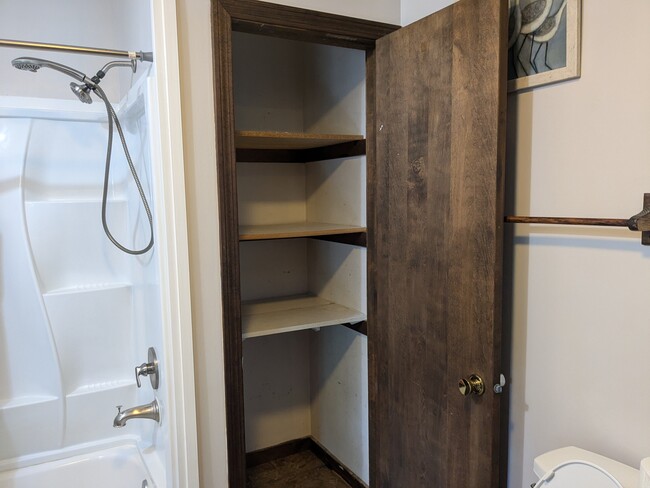 full size linen closet - 15 Amber Ct