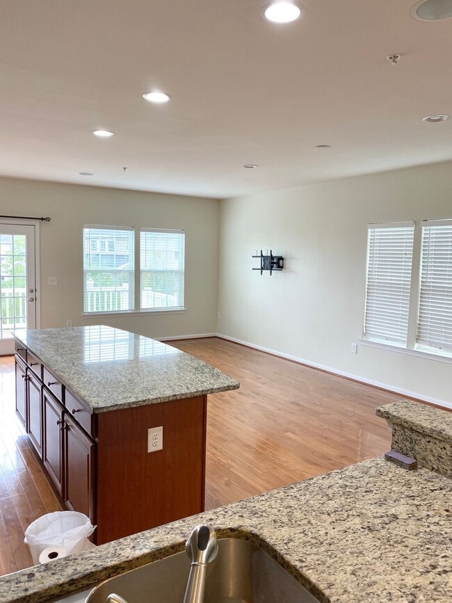 Building Photo - Gorgeous 4-Bed Townhome located in North W...