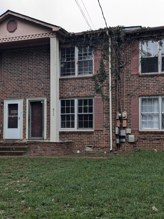 Building Photo - 813 Holder Ct