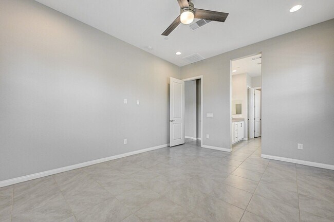 Building Photo - COMFY and NEW 3 Bedroom Home in Skye Canyon!