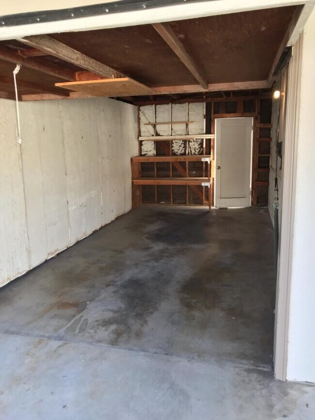 Garage w/Backyard Access - 147 S Myrtle Ave
