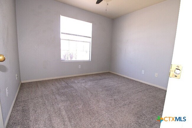 Building Photo - 5707 Schneider Dr