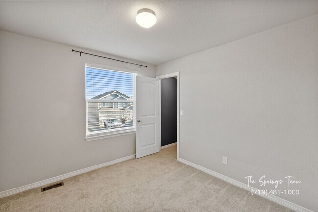 Building Photo - Spacious Saint Aubyn 4BD Lorson Ranch w/ A/C