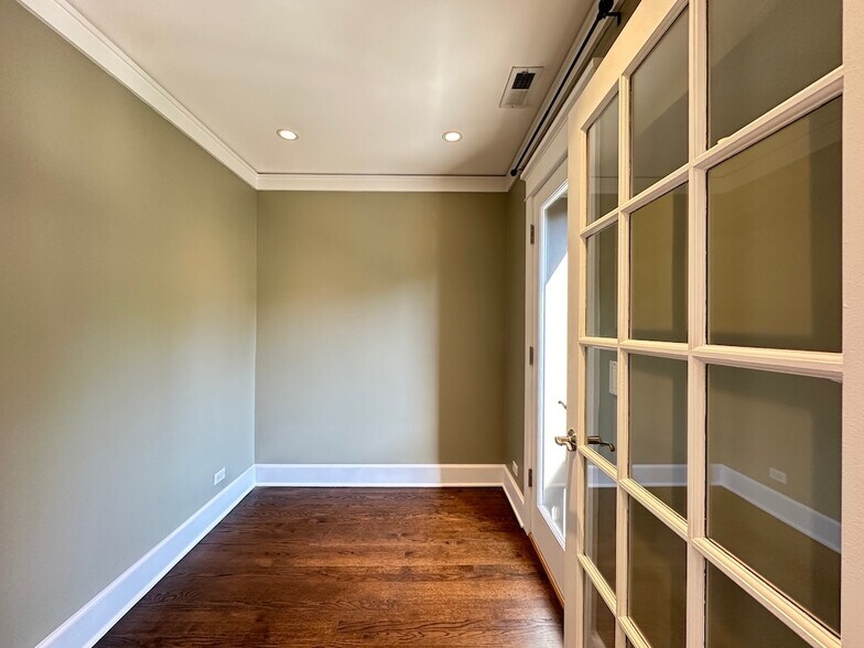 Building Photo - 3624 N Bosworth Ave