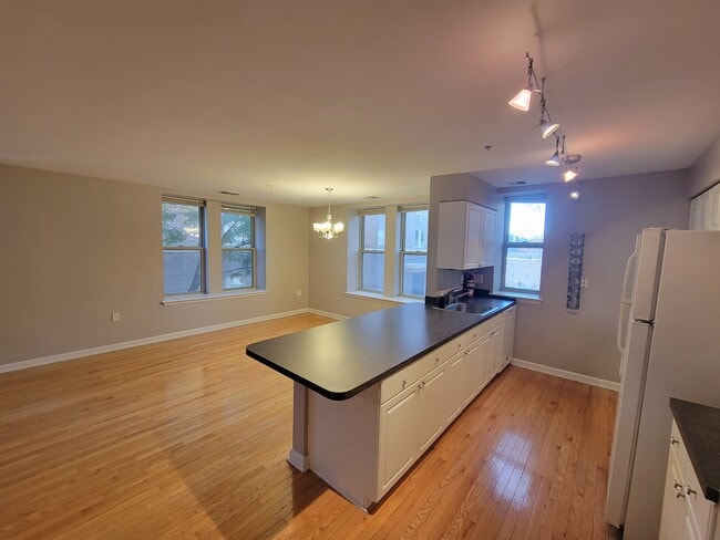 Building Photo - 1308 Clifton St NW