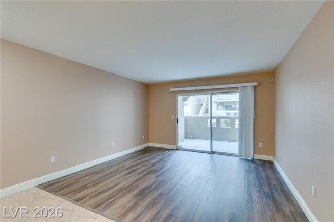 Building Photo - Beautiful Condo in a sought-after Gated Summerlin Community!