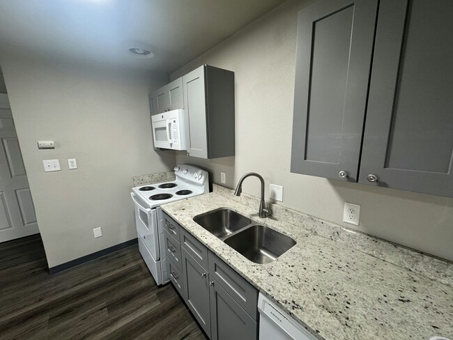 Building Photo - 4278 Grape Dr NE