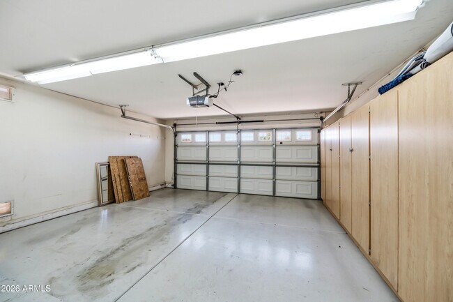 Building Photo - 3289 E Waterman St