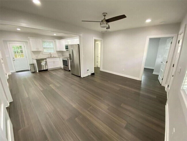 Building Photo - 1127 Dobbs Dr SE