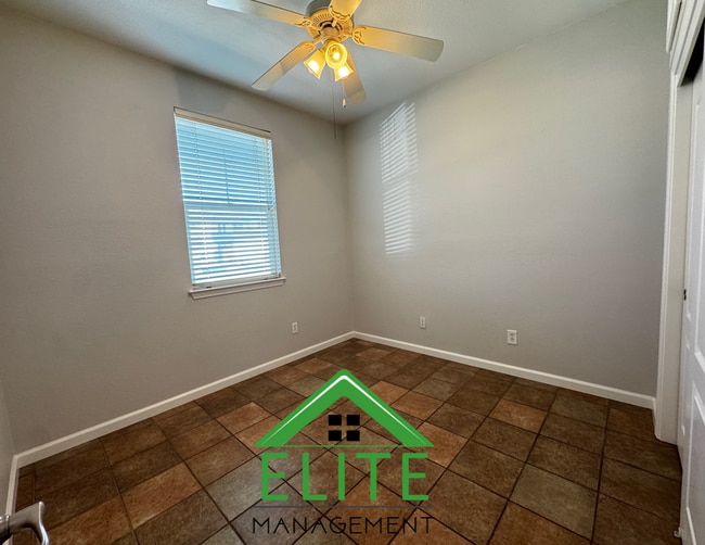 Building Photo - Beautiful 3 Bedroom, 2 Bath Home in Desira...